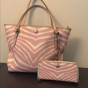 Oldie but goodie coach purse -